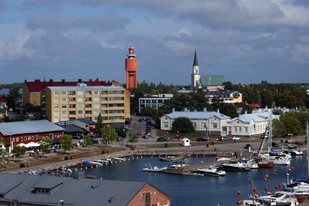Pohled na Hanko a vodárenskou věž z rozhledny.
